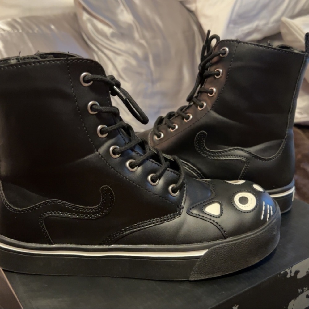 TUK BOOTS